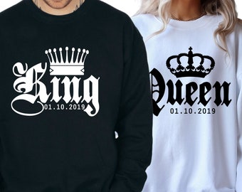 KING QUEEN Sweatshirt mit Wunschdatum und Krone Pärchenpullis für Paare mit Wunschdruck Pärchen Sweater Geschenk für Paare Million Threads ®