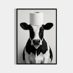 Badezimmer Deko Poster Kuh Klopapierrolle auf dem Kopf Geschenk Hauskauf Gäste WC Wanddeko Badezimmer Bilder Lustig Einweihungsgeschenk Haus