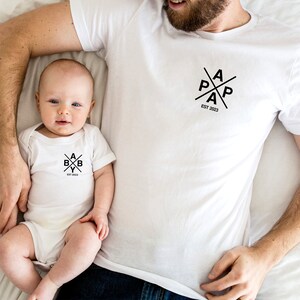Vater Sohn Partnerlook Shirts Papa Mama Mini T-Shirts Personalisiert Babybody bedruckt minimalistisch Papa und Sohn Mama Tochter Outfit image 4