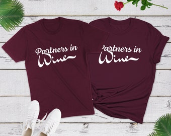 Regalo per gli amanti del vino, maglietta Wine Partners in Wine, maglietta per degustatori di vino, maglietta divertente per il vino, regalo per il migliore amico