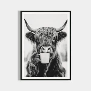 Kuh trinkt Kaffee Poster Print Küchenbild Schwarz Weiß Highland Kuh Esszimmer Bilder Küchen Deko Wand Print Kaffee Geschenk Einweihungsparty