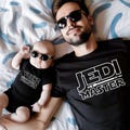 Vater Sohn Partnerlook Jedi Master Young Padawan Shirts Mutter Tochter Outfit Baby Geschenk Babybody bedruckt Vatertagsgeschenk Papa Shirt product logo