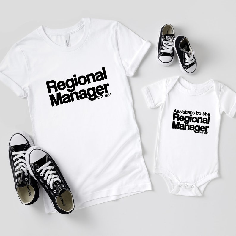 Assistant to the Regional Manager Vater & Baby Geschenk Mutter Tochter Outfit Vater und Sohn Partnerlook Personalisiert Babybody bedruckt Bild 2