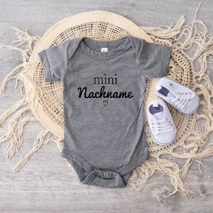 Corpo do bebê personalizado mini sobrenome corpo do bebê mini versão presente do bebê corpo manga curta impresso bodysuit anunciar gravidez criança