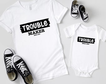 Trouble Shirt Vater & Sohn Partnerlook Trouble Maker Babybody bedruckt personalisiert Geschenk für Eltern Mutter Tochter Outfit SET Vatertag