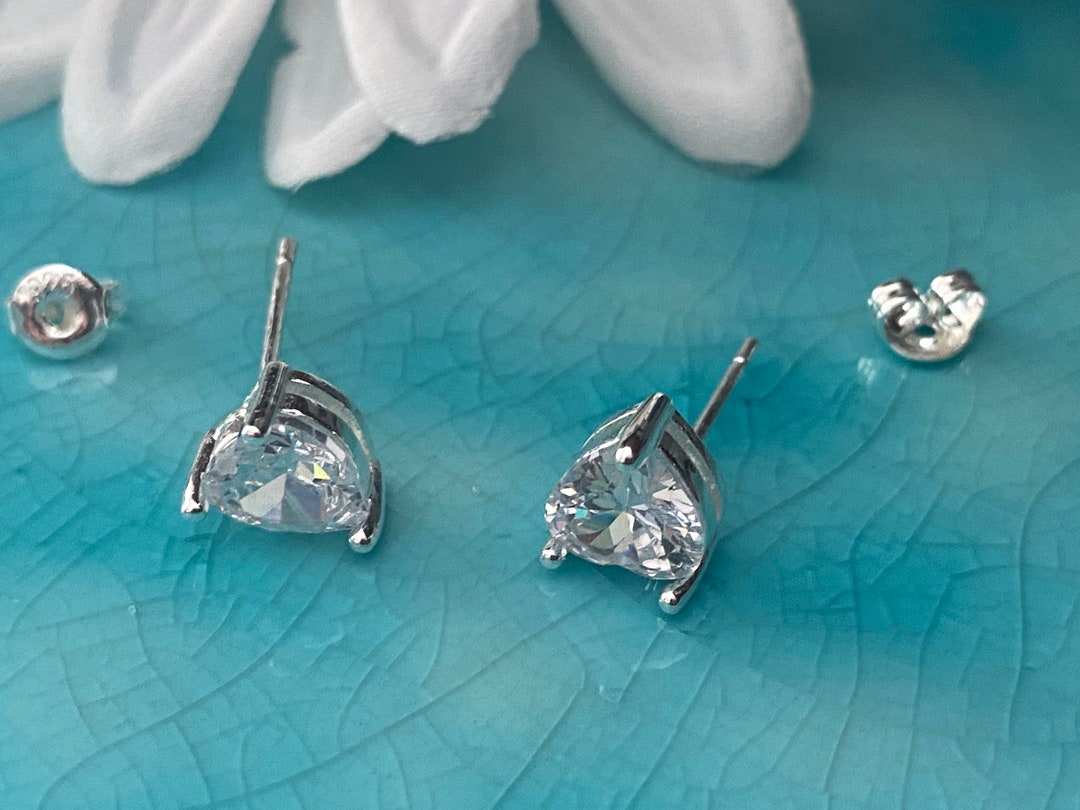 【STONEHENgE】Silver Material Heart Cubic Earrings SC1628 Amazon.com: Zeshimb Silver Crystal Heart Hoop Earrings