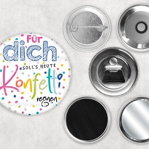 Könnte beinhalten: Ein weißer Knopf mit bunten Konfetti und dem Text "Für dich Soll's heute Konfetti regnen".