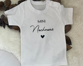 T-Shirt Mini Nachname | Schwangerschaft verkünden | Tshirt Schwangerschaftsverkündung | Du wirst Papa Oma Opa | Geburt Geschenk Vatertag