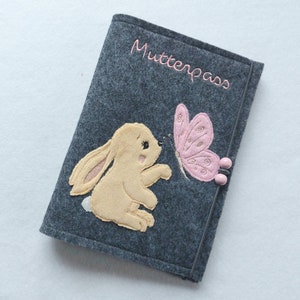 Etui pour U-Heft en feutrine - brodé d'un adorable lapin - personnalisable avec prénom - Etui passe mère / Mamipass / U-Heft