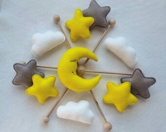 Lindo Baby Mobile con colgantes de fieltro - luna, nubes y estrellas - posibles solicitudes de color