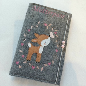 Okładka na U-booklet wykonana z filcu - haftowany jeleń - możliwość personalizacji z imieniem - okładka na paszport matki / przepustkę dla mamy / U-booklet