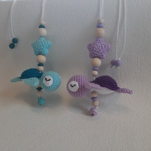 Maxi Cosi / kinderwagen hanger - met gehaakte schildpad en ster - kleur wensen mogelijk