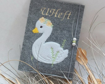 Case for U-Heft made of felt - embroidered with a cute swan - can be personalized with name - case mother's pass / Mamipass / U-Heft