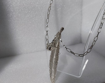 Guy's necklace, silver toggle clasp in front for ease of closing. Large 4 inch long feather. Simple but classy