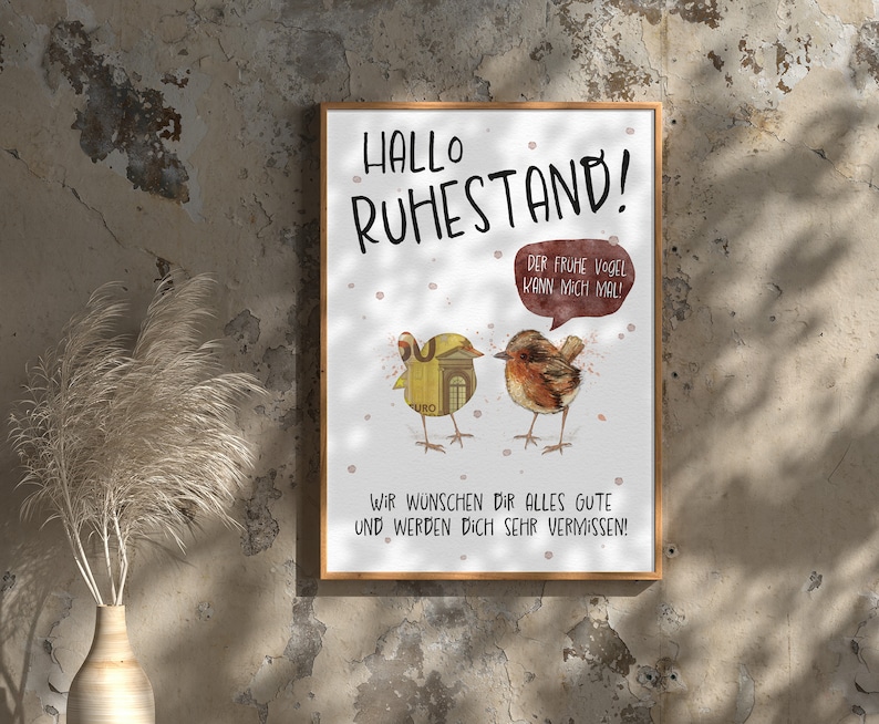 May include: A framed print with a white background and a humorous illustration of two birds. The text reads "Hallo Ruhestand!" and "Der fruhe Vogel kann mich mal!"  The bottom of the print reads "Wir w&uuml;nschen dir alles gute und werden dich sehr vermissen!"