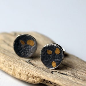 Rustikale Ohrstecker Silber geschwärzt mit Feingoldstückchen