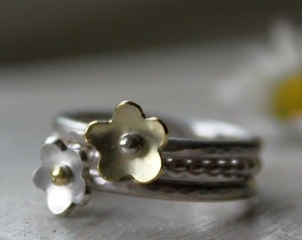 Ring trio with flowers of gold and silver