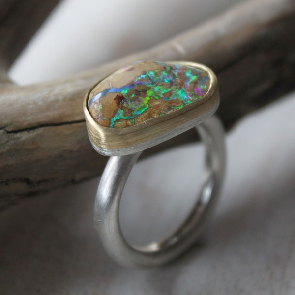 Opalring Boulder Opal in Gold and Silver