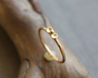 Zierlicher gehämmerter Ring aus 585er Gold mit Goldverzierung (585/-)