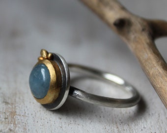 Ring aus Silber mit Aquamarin in Feingold