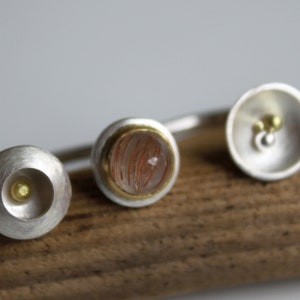 Doppelring aus Silber und Gold mit drei Ringköpfen, mit Rutilquarz-Kegel Bild 9