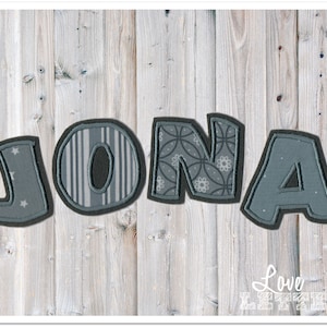 From 6.20 euros: iron-on name, from 3 letters in gray and white image 3