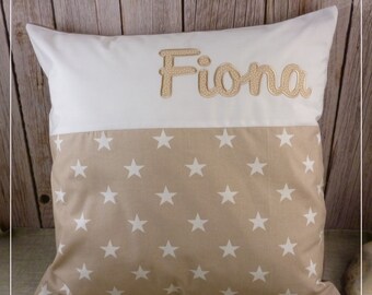 Ab 37 Euro: Kissen mit Name, beige, personalisiertes Geschenk mit Wunschname 40x40 cm, Namenskissen mit Applikation