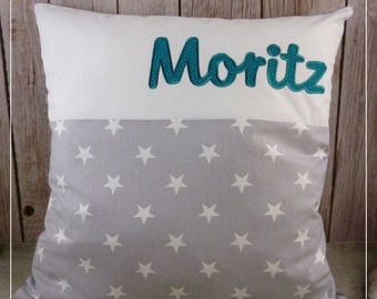 Ab 37 Euro: Kissen mit Name grau, 40x40, personalisiertes Geschenk mit Namensapplikation, gestickt