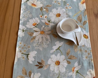 Daisies, romantic summer table runner 100% linen, shabby chic