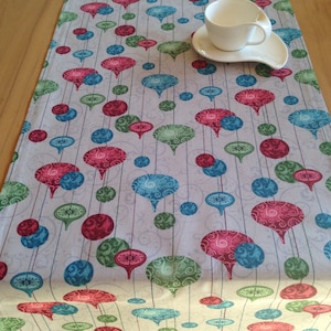 Festive table runner for the Christmas season
