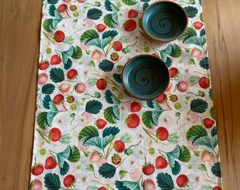 Summer table runner, Strawberry Dream, fruity strawberries