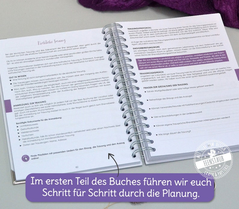 Puede incluir: Un primer plano de una p&aacute;gina de un libro de planificaci&oacute;n de bodas con el texto "Kirchliche Trauung" (alem&aacute;n para "Boda en la iglesia") y "Anmeldungen zur Trauung" (alem&aacute;n para "Registro para la boda"). La p&aacute;gina est&aacute; abierta a una secci&oacute;n titulada "Bueno saber" e incluye una lista de informaci&oacute;n importante para planificar una boda en la iglesia.