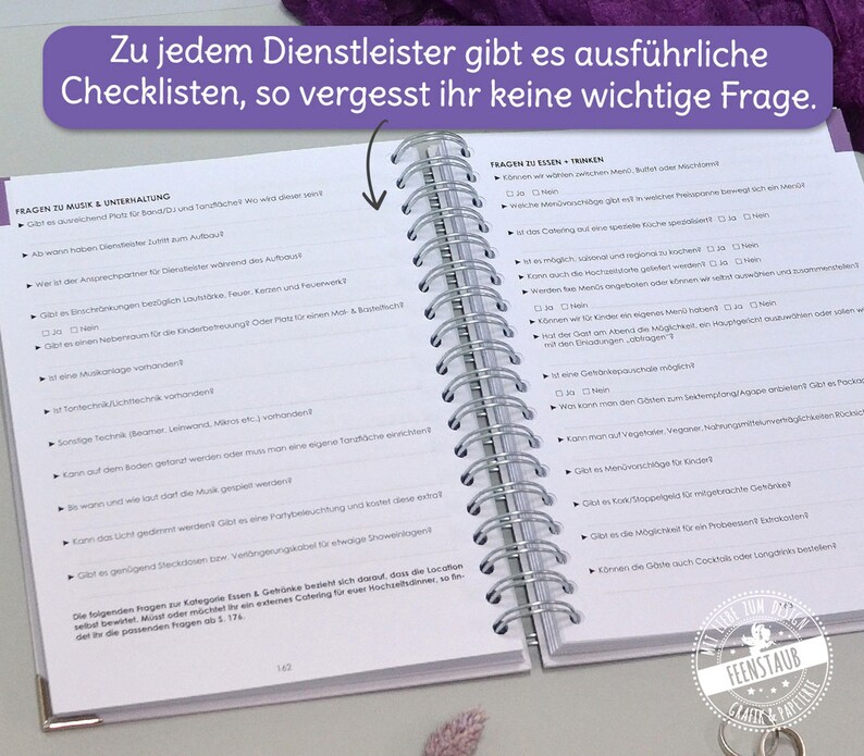 Puede incluir: Una lista de verificaci&oacute;n para la planificaci&oacute;n de eventos con enfoque en la m&uacute;sica y el entretenimiento, la comida y las bebidas. La lista de verificaci&oacute;n est&aacute; impresa en papel blanco con encuadernaci&oacute;n en espiral. El texto est&aacute; en alem&aacute;n.