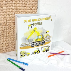 Gepersonaliseerde A4-map met naam | A4-portfoliomap | Map voor kinderdagverblijf | Schoolmap | Kleutermap met graafmachineontwerp | Ringband