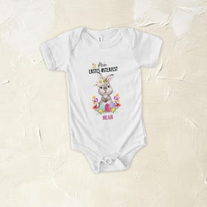 Bügelbild für Babys erste Ostern | personalisierbare Bügelfolie mit Namen | Osterhase zum Aufbügeln | Andenken an Babys erstes Osterfest