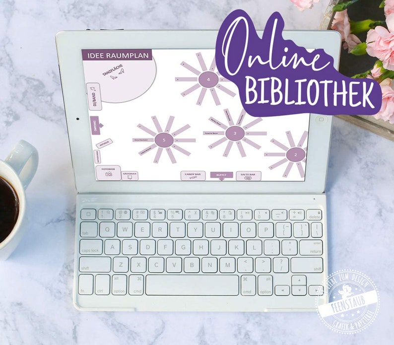 Puede incluir: Una tableta blanca con un teclado conectado. La pantalla muestra un plano de planta con el texto "IDEE RAUMPLAN" y un c&iacute;rculo morado con el texto "TANZFLACHE". La tableta est&aacute; sobre una superficie de m&aacute;rmol blanco. Un c&iacute;rculo morado con el texto "Online BIBLIOTHEK" est&aacute; en la esquina superior derecha de la pantalla.