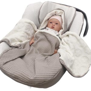 beige swaddling blanket from Atelier MiaMia