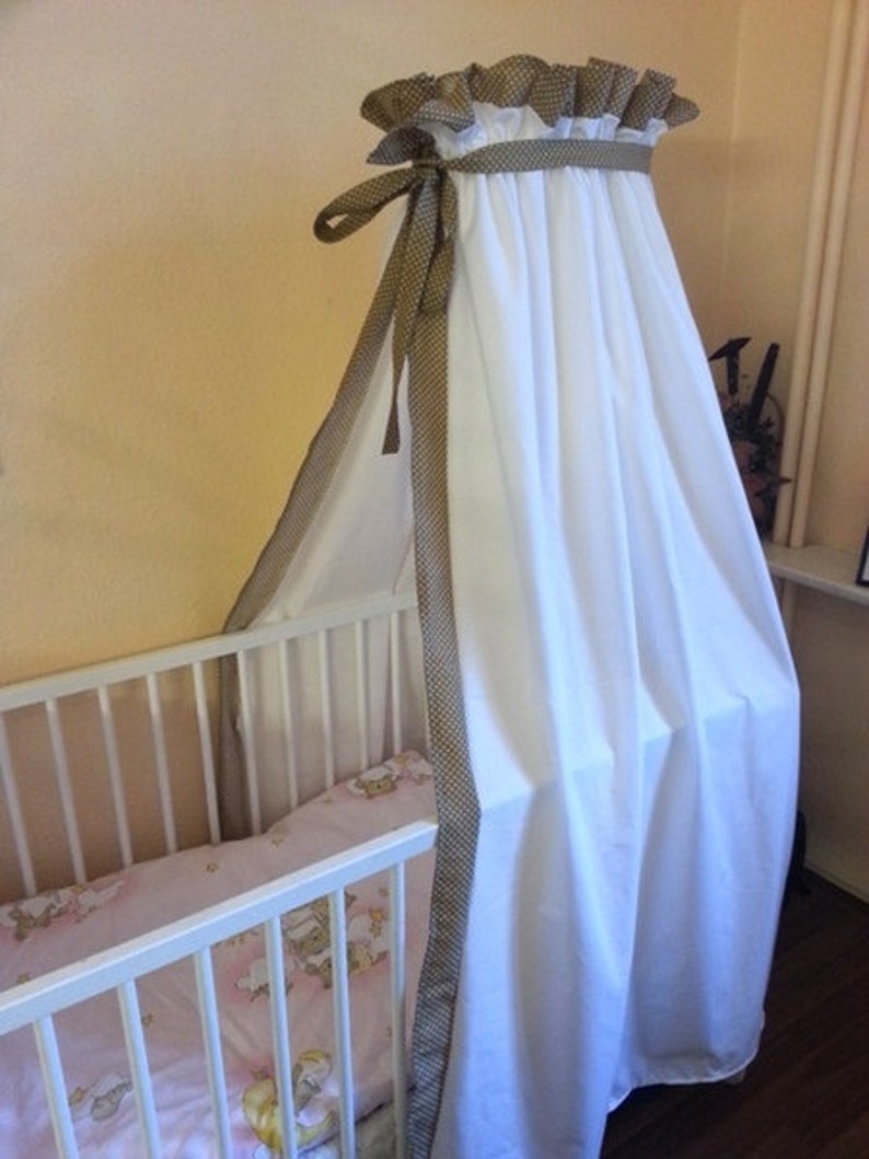 Simple bed canopy with colored border by Atelier MiaMia image 2