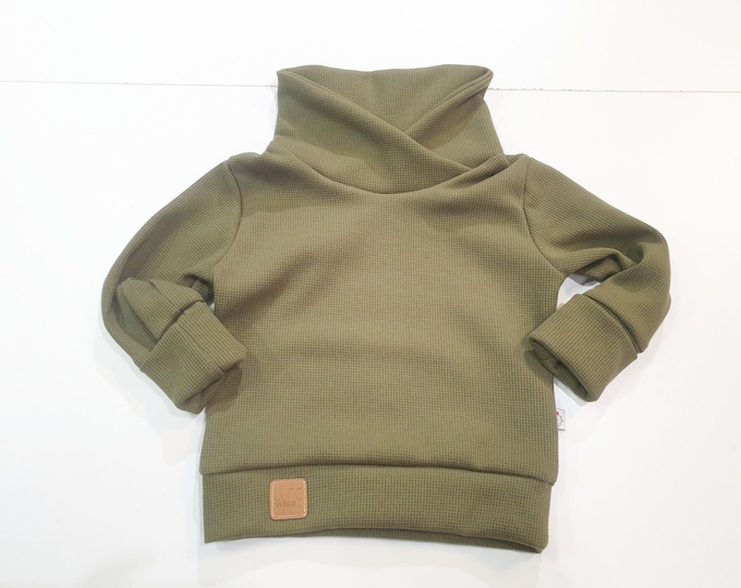 Hoodie, sweater with collar, olive by Atelier MiaMia