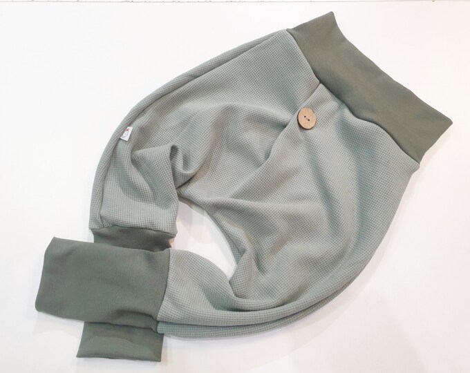 Pump pants with button from Atelier MiaMia