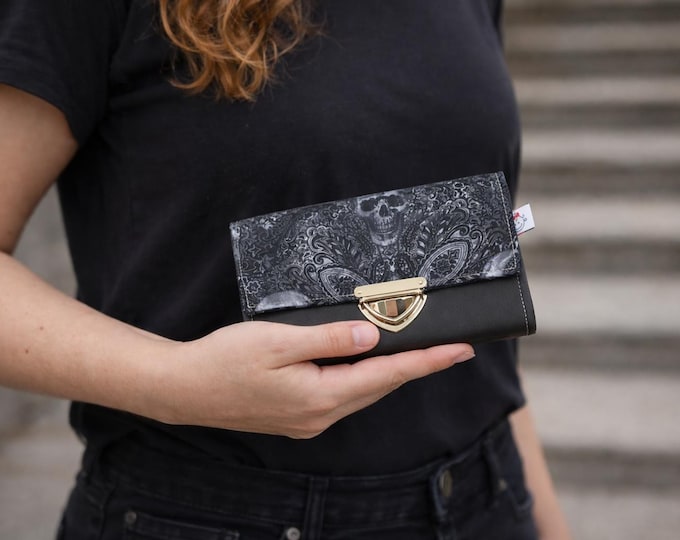 Gothic Geldbörse Totenkopf – handgemachtes Damen Portemonnaie, groß & übersichtlich