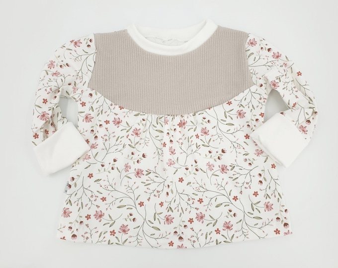 Tunka, sweater knit flowers by Atelier MiaMia