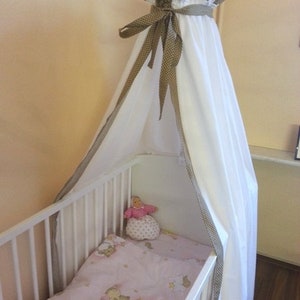 Simple bed canopy with colored border by Atelier MiaMia image 3