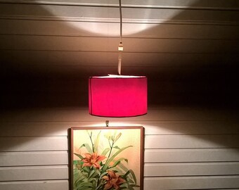 Lampe suspendue vintage années 60 rouge avec abat-jour textile *Red Star* Live vintage avec pimp-factory.dexxxx