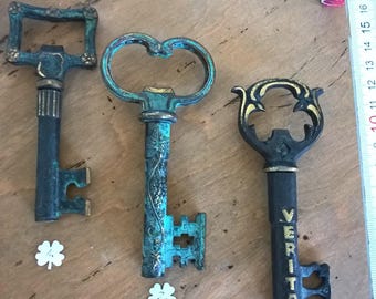 Three different models of corkscrews in 60s key shapes *come out key* Live vintage with pimp-factory.de