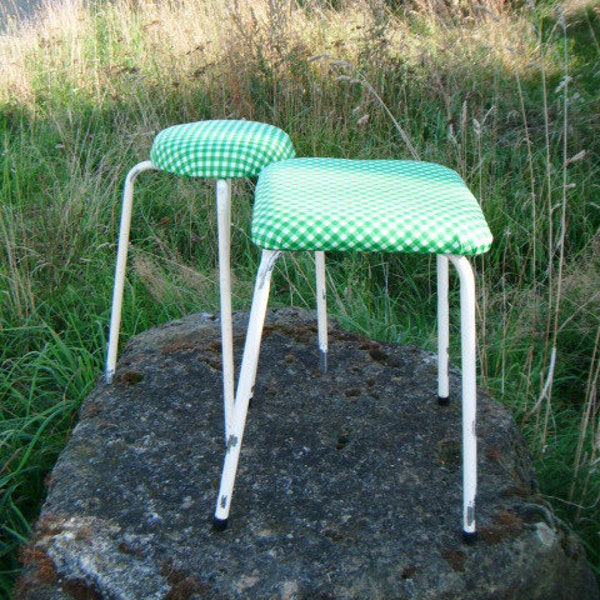 Set 2 Küchenhocker. Mid Century Hocker im shabby redesign * Lebe Vintage mit pimp-factory.de