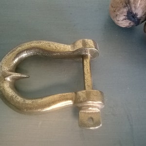 Metal belt buckle in shackle shape *hold on* Live vintage with pimp-factory.de