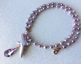 Halskette aus echten Perlen und Swarovski Kristallen in Lila-Rosa