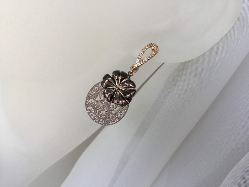 Zirconia Brown Ornament Earrings Bohemia Earrings with Mother-of-pearl flower rose gilded Taupe Filigree