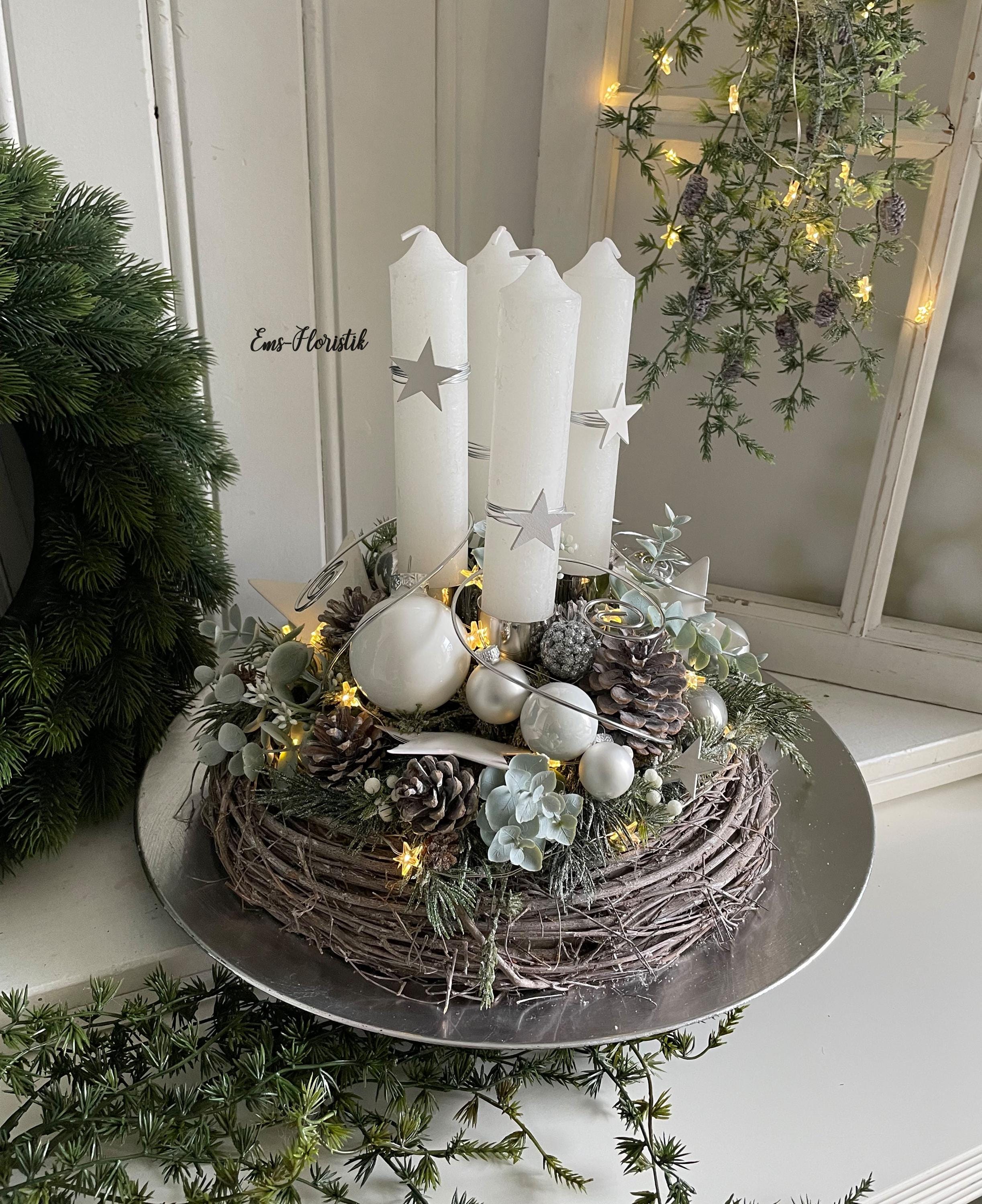 Adventskranz auf Astkranz Lichterkette weiß-silber